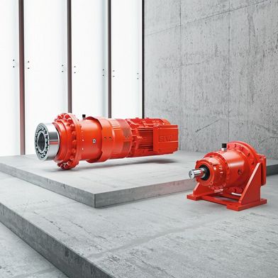 Dank ihrer Kompaktheit, Flexibilität und hohen thermischen Grenzleistung sind die Planetengetriebe der Baureihe P2.e die passende Wahl für dauerbetriebene Heavy-Duty-Anwendungen mit beengtem Bauraum. (Bild: SEW-Eurodrive)