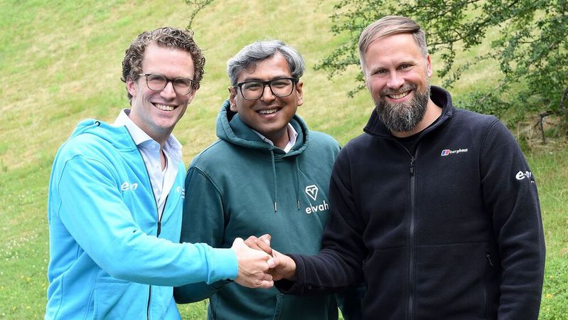 v.l.n.r: Der CEO von Eon One, Tim van Amstel, der CEO von Elvah, Gowrynath Sivaganeshamoorthy, und der CCO von Eon Drive, Mathias Wiecher, freuen sich auf ihre Zusammenarbeit.(Bild:  Eon)