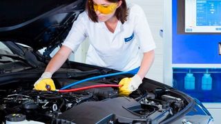 Manch ein Kfz-Betrieb dürfte in Sachen Kältemittel in diesem Jahr auf dem trockenen sitzen, denn die EU reglementiert drastisch das Angebot. (geopho.com)