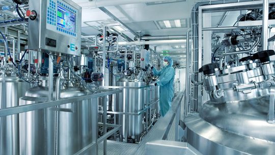 Engineering, Produktion, Parametrisierung, Test und Inbetriebnahme aus einer Hand: Eckelmann präsentiert sich zur Frankfurter CPHI am Stand 9.0F76 als Systemintegrator für biotechnologische und pharmazeutische Anforderungen. (Bild:  Eckelmann AG)