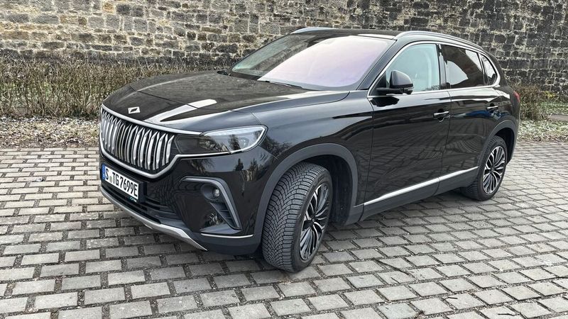 Der T10X streckt sich auf 4,60 Meter Länge. (Bild: Grimm – VCG)