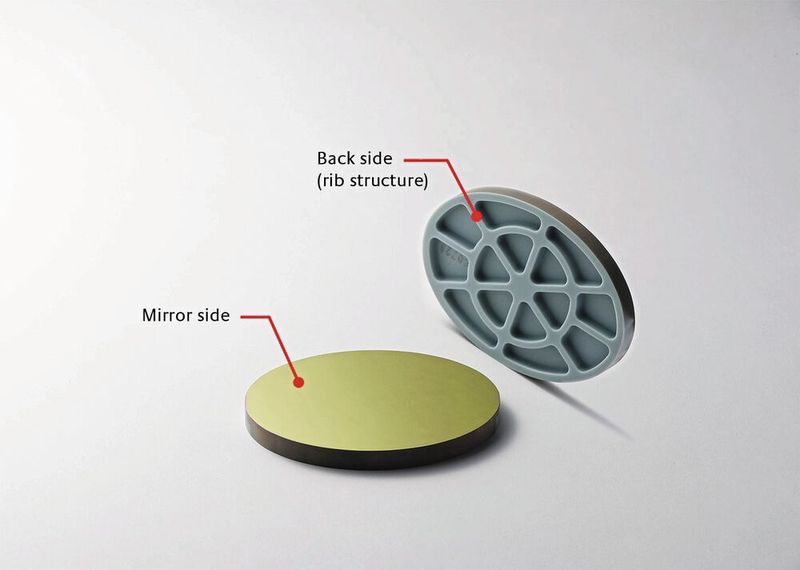 Cordierit kann für Teleskopspiegel verwendet werden. (Kyocera)