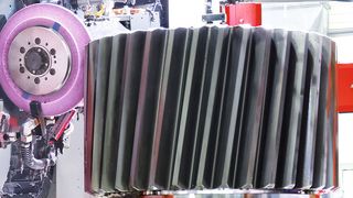 Das Verzahnungsschleifen wird bei zwei Drittel der Planetenräder auf einer zweiten Schleifmaschine durchgeführt. Mithilfe des  Nullpunktspannsystems konnte so die Produktivität auf den Schleifmaschinen um 80 % erhöht werden. (Bild: Schunk)
