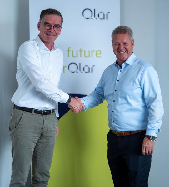 Dr. Jörg Ulrich (CEO der Qlar Group; links im Bild) begrüßt Thomas Giese als neuen CFO. (Bild: Qlar)
