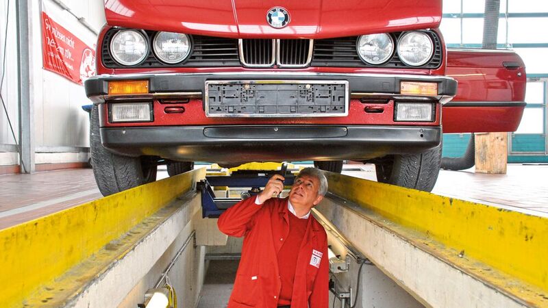 Ein 3er-BMW der Serie E30 ist ein typischer Euro-2-Vertreter, bei dem sich eine H-Zulassung allein aus steuerlicher Sicht nicht rechnet.