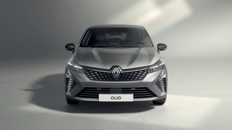 Renault überarbeitet den Clio. Auch die günstigeren Modelle erhalten das neue, auffällige Tagfahrlicht. (Bild: Renault)