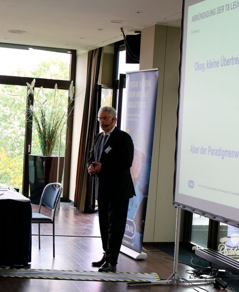 Lohnt sich der Umstieg auf LED-Leuchten? Diese Frage beantwortete Rico Schulz, R. STAHL Produktmanager Beleuchtungstechnologien. (Bild: R. Stahl)