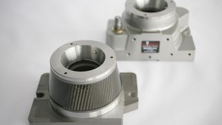 CFK-Spannmittel sind um bis zu zwei Drittel leichter als die Standardausführung. (Archiv: Vogel Business Media)