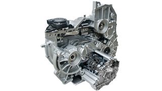 Die sogenannte Multi-Mode eTransmission von GKN Driveline fungiert als Frontgetriebe und ermöglicht drei Fahrmodi. Der Hersteller präsentiert es auf der IAA im Mitsubishi Outlander PHEV. (Foto: GKN Driveline)