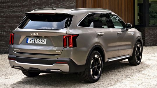 Das Antriebsprogramm bleibt unverändert. Preise nennt Kia noch nicht.(Bild:  Kia)