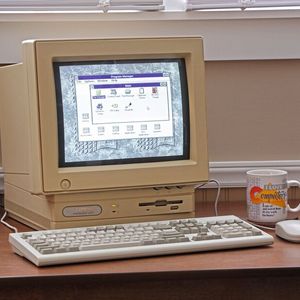 Compaq Presario:  Diese Reihe richtete sich ab dem Jahr 1993 an die Konsumenten daheim. Compaq veröffentlichte Desktops, Laptops und mehr für den Heimgebrauch. (Bild: frei lizenziert)