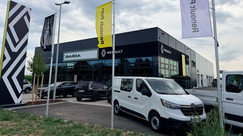 Beim Neubau hat das Autohaus Sirch ein starkes Augenmerk auf Nachhaltigkeit gelegt.  (Bild: Autohaus Sirch)