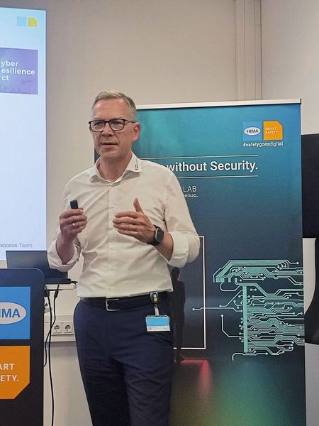 „Wir sind in einem deutlich schwierigeren Umfeld nochmals leicht gewachsen. Das zeigt die Robustheit unseres Geschäftsmodells“, erklärt Hima-CEO Jörg de la Motte. „Gleichzeitig sehen wir, dass Investitionsentscheidungen in vielen Märkten länger dauern und Projekte teilweise verschoben werden.” (Bild: PROCESS/Stephan)