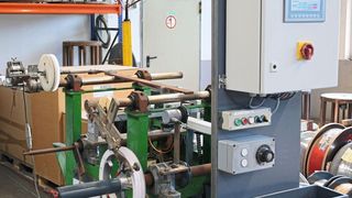 Auf der Suche nach einer Anlage, die eine komfortablere und bessere Wickelung ermöglicht, wandte sich ein Drahtveredler mit Sitz in Nordrhein-Westfalen an die Joachim Uhing GmbH & Co. KG.  (Uhing)