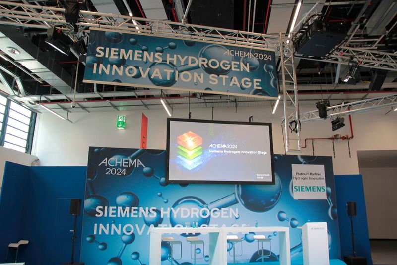 Impressionen aus den Hallen und von der Freifläche der Achema 2024. (Bild: Ernhofer / PROCESS)