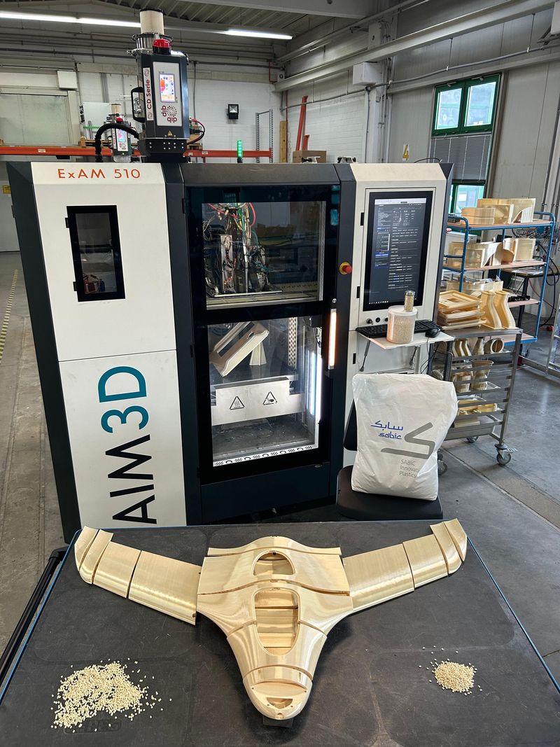 L'impression par granulés (FGF) permet de fabriquer de manière rentable des composants fonctionnels de grand format à partir de polymères haute performance tels que l'Ultem 9085.(Bild:  NOUVEAU AIM3D)
