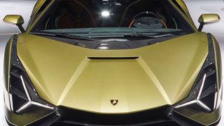 Lamborghini setzt sich auf der IAA 2019 mit dem Sián in Szene.  (Lamborghini)