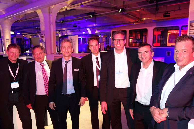 (v. l.) Paul Hoecherl, Lenovo, Dieter Schurna und Marc Müller, Tech Data, Bernhard Fauser, Lenovo, Alexander Meyer-Benz, CHG, Josef Jungo und Hans Heinold, Bechtle (Bild: IT-BUSINESS)