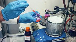 Mit der neuen Methode zur Umwandlung von Methylaminen können komplexe Verbindungen unter einfachen Bedingungen hergestellt werden. (Bild: Uroš Vezonik)