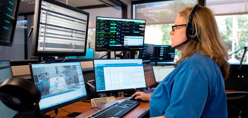 Philips klinische Operationszentrale für die "tele-kritische" Pflege mittels Pateintenmanagement aus der Ferne. Um die Überwachung von Herzpatienten zu verbessern übernimmt der niederländische MEdizinelektronikspezialist die US-Firma Biotelemetry für 2,8 Mrd. US-$.(Bild:  Philips)