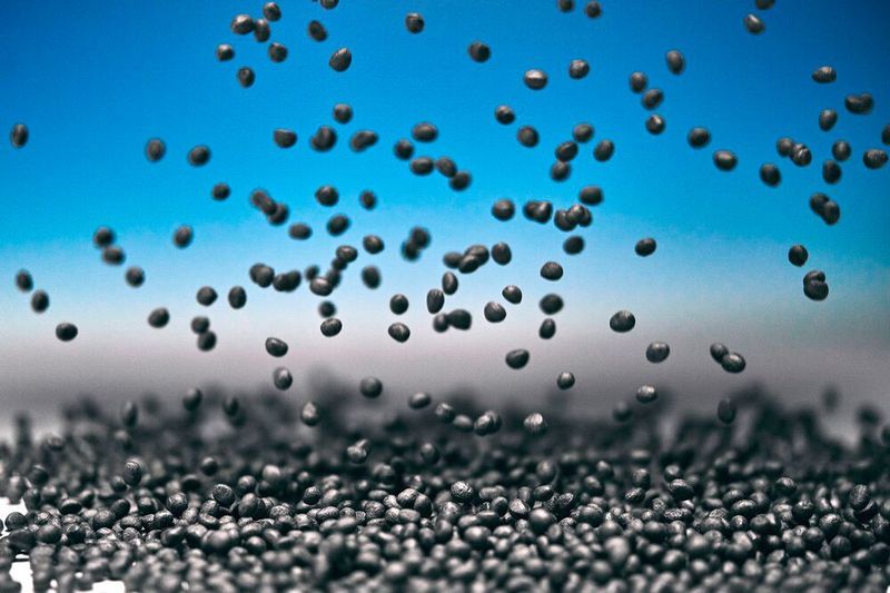 Der Rohstoff Neopor ist die Weiterentwicklung von Styropor und vereint isolierende und stoßdämpfende Eigenschaften. (BASF)