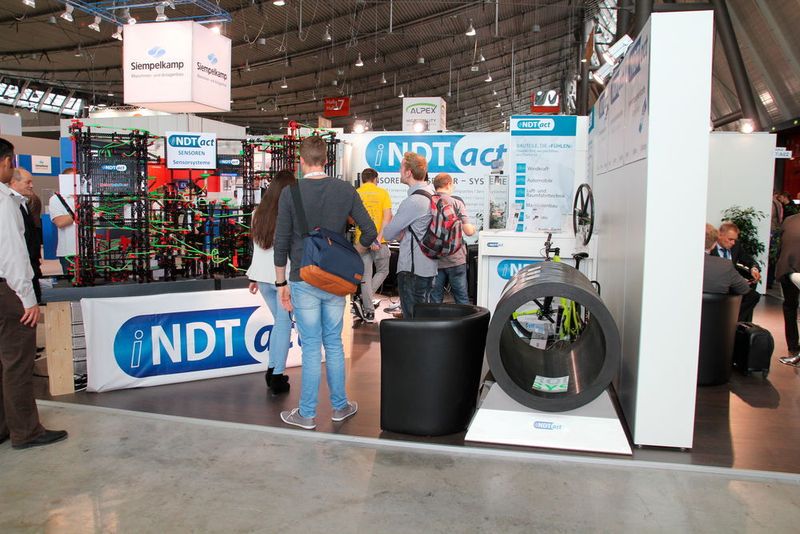 Und weiter geht der Rundgang durch die Hallen der Composites Europe 2015... (Bild: Königsreuther)