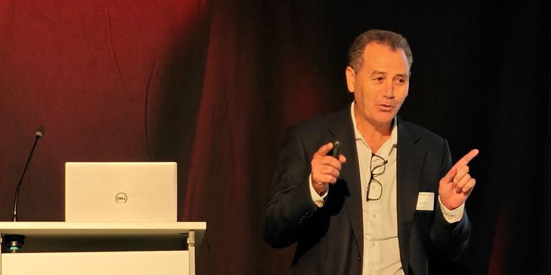 Nabil Ouerani, directeur adjoint de la HE-Arc Ingénierie et co-organisateur. (Source : Pierre-Yves Kohler)