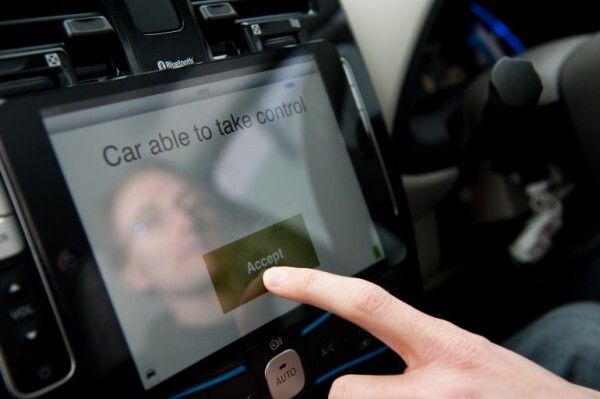 Gesteuert wird das autonome Robotcar via iPad (Bild: MRG, Oxford University)