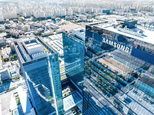 Im Juli vereinbarte Samsung mit Broadcom eine bis 2030 laufende Zusammenarbeit im Wert von voraussichtlich mehr als 200 Milliarden US-Dollar; Broadcoms kommende Hochgeschwindigkeits-Kommunikationschips sollen in Samsungs Sub-2-nm-Technologie gefertigt werden. In der Abbildung: Samsung Digital City Suwon.(Bild:  Samsung)