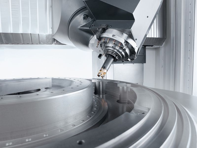 Teile bis 8 t können mit der Dixi 210 bearbeitet werden. (Bild: DMG Mori Seiki)