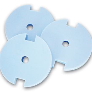 Eine Möglichkeit für eine effektive Wärmeübertragung in Batteriemodulen sind anwendungsspezifisch gestanzte Interface-Materialien. (Bild:  Dr. Dietrich Müller GmbH)