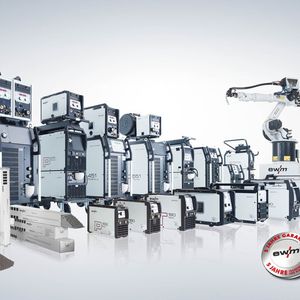 EWM bietet seinen Kunden Lösungen aus einer Hand. Diese reichen von Stromquellen für den unterschiedlichsten Einsatz über alle für das Schweißen erforderlichen Ausrüstungen wie Schweißbrenner, Schweißzusatzwerkstoffe und Zubehör bis hin zu Komponenten und Lösungen für automatisierte Anwendungen.