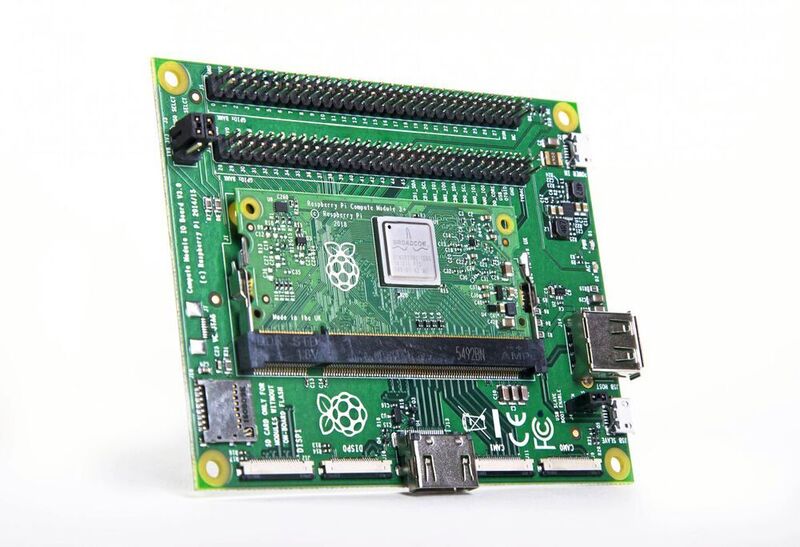Duo: Raspberry Pi Compute Module CM3+, gesteckt auf dem Raspberry Pi I/O-Board, das verschiedenste Schnittstellen bereit stellt. (Raspberrypi.org)