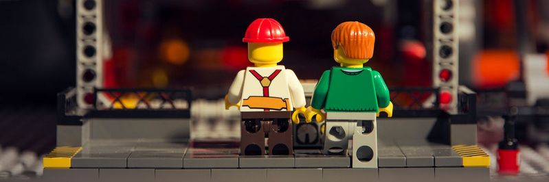 In dem Papercube-Projekt bauten Studenten zusammen mit Andreas Baumgart eine vollautomatische Papierwürfelfabrik.(Bild:  Lego Mindstorms)