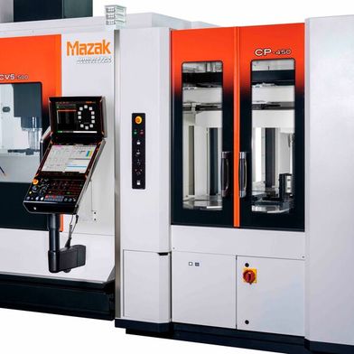 Das neue Automatisierungssystem «CP-450» von Mazak bildet gemeinsam mit dem Bearbeitungszentrum «CV5-500» eine integrierte Fertigungslösung. (Bild: Mazak)
