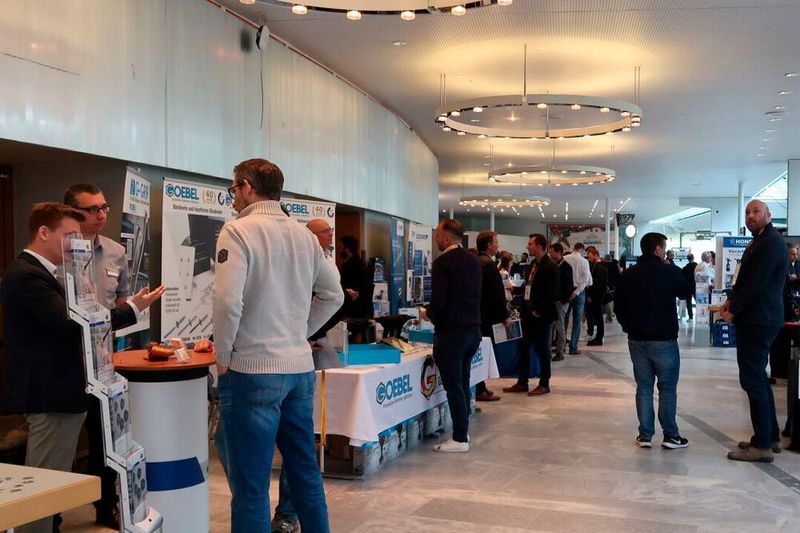 Parallel zur Messe gab es ein Vortragsprogramm. Zu diesen Zeiten konnten längere Gespräche zwischen Besuchern und Ausstellern stattfinden. (Bild: D. Quitter - VCG)