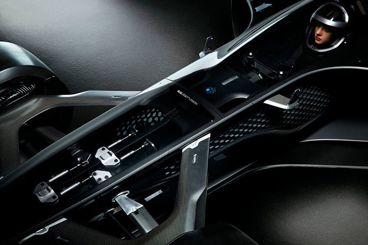 Die leichte und robuste Schale ist im 3-D-Drucker geformt und auf den Körper des Piloten angepasst. (Renault)