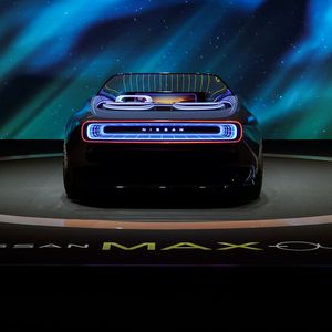 Das mächtige Lichtpaneel im Heck des Max-Out kann grafische 3D-Optik erzeugen.(Bild:  Nissan)