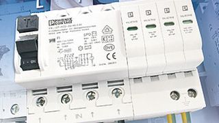 Bild 1: Eine Kombination aus Überspannungs-Schutzeinrichtung und Fehlerstrom-Schutzschalter erhöht die Verfügbarkeit einer Anlage. (Bild: Phoenix Contact)
