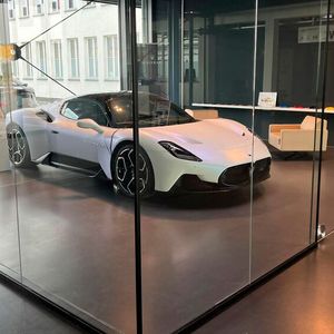 Der Schauraum in der Motorworld ist mit 310 Quadratmetern vergleichsweise großzügig bemessen.