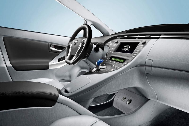Der Innenraum des neuen Prius wirkt futuristisch. (Archiv: Vogel Business Media)