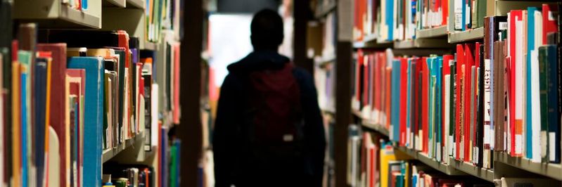 Die Weiterbildungsmöglichkeiten in den Bereichen KI und Data Science reichen von digitalen Onlinekursen oder -Plattformen bis hin zu analogen Schulungen.(Bild:  gemeinfrei / Unsplash)