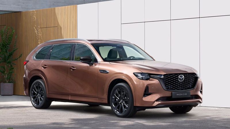 Außergewöhnlich ist hingegen die neue kupferfarbene Lackierung. (Bild: Mazda)