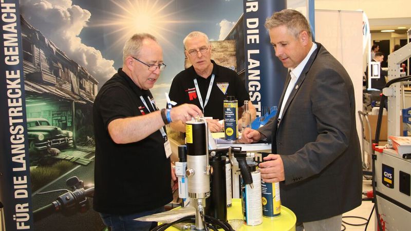 Kleben, Dichten, Abdichten oder Rostschutz bei CARLOFON ist immer das passende Produkt im Sortiment zu finden. (Bild: Klasing)