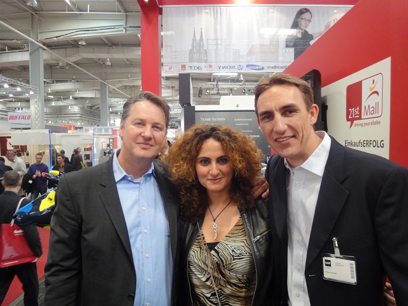 Gute Zusammenarbeit: Alexander Woelke, Besa Agaj (IT-BUSINESS) und Felix Hummel (v.l.)  (Archiv: Vogel Business Media)