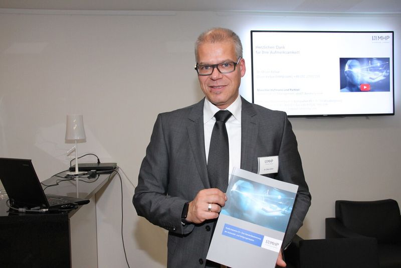 Dr. Oliver Kelkar, Autor der Studie: „Die Studienergebnisse sprechen eine deutliche Sprache: Industrie-4.0-Konzepte müssen transparenter, bekannter werden.“ (Bild: Schäfer)