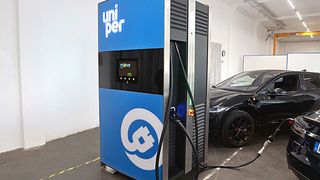FEV hat für den Energieversorger eine mobile Schnellladestation für E-Fahrzeuge entwickelt. (Bild: FEV Group)