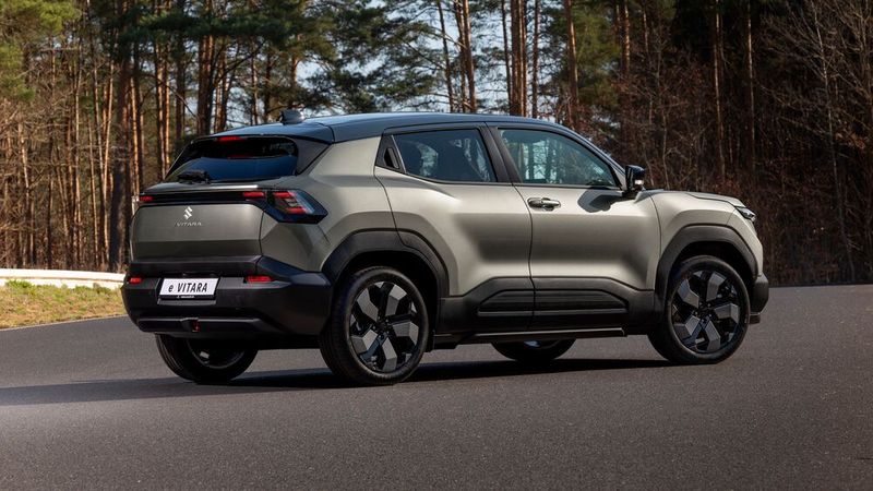 Die Preise für den fast 4,30 Meter langen Fünftürer starten bei knapp unter 30.000 Euro. (Bild: Suzuki)