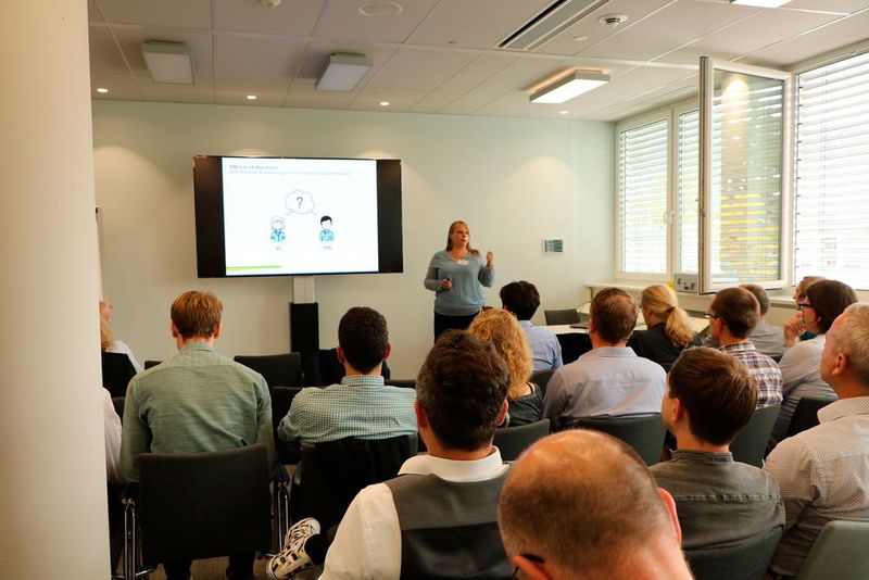 Wie der industrielle Mittelstand mit UX-Agenturen am Besten zusammenarbeiten kann und zu welchen Schwierigkeiten es kommen kann, das erklärte Nadine Kempe von der UCD Plus GmbH. (B. Richter / konstruktionspraxis)