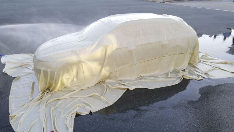 Die neue „Silica Ultimate“ besteht aus einem Hochtemperaturgewebe mit beidseitiger mineralischer Beschichtung. (Bild:  Würth)